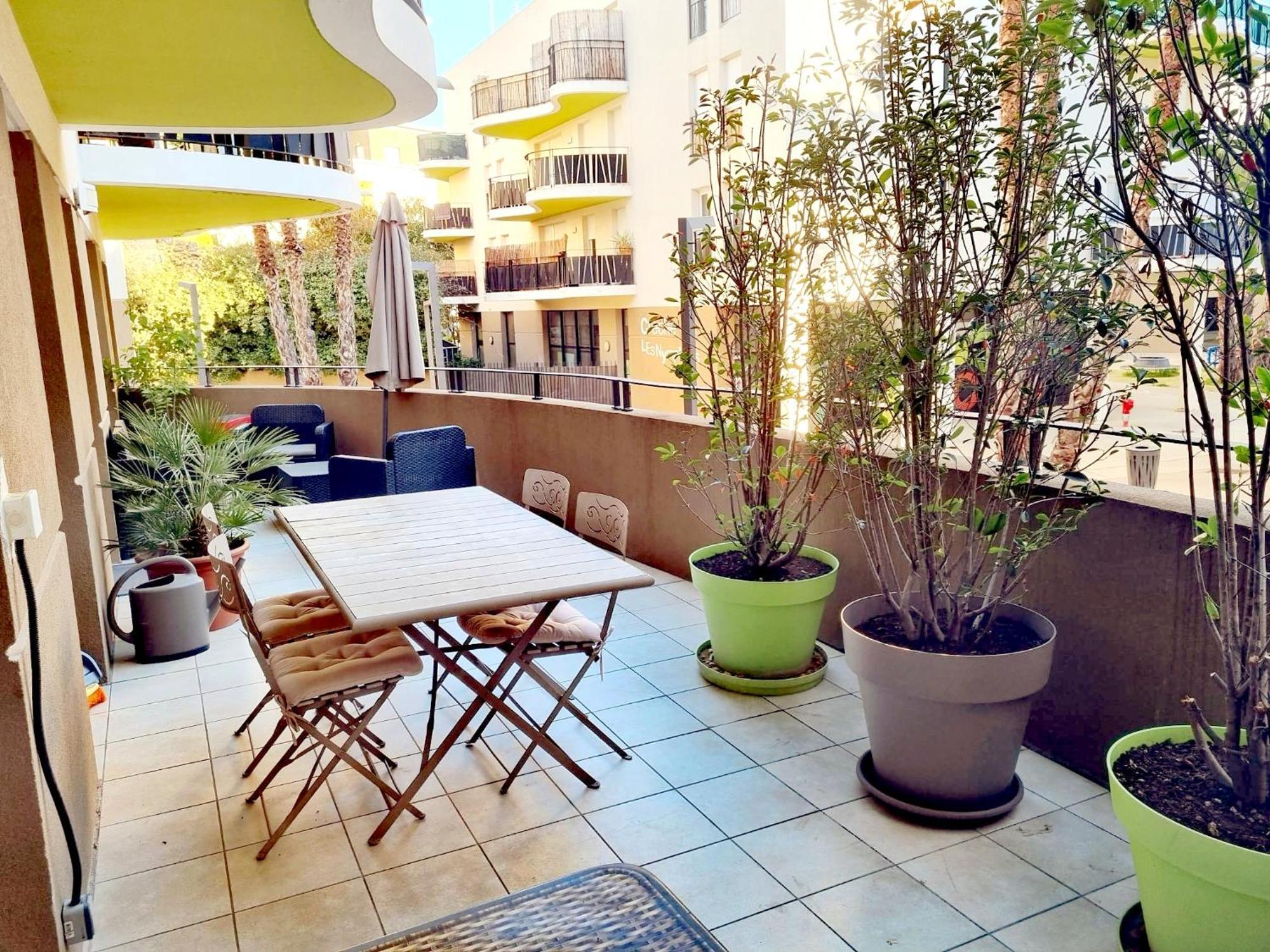 Grand Appartement Avec Garage Et Terrasse Кастельно-ле-Лез Экстерьер фото