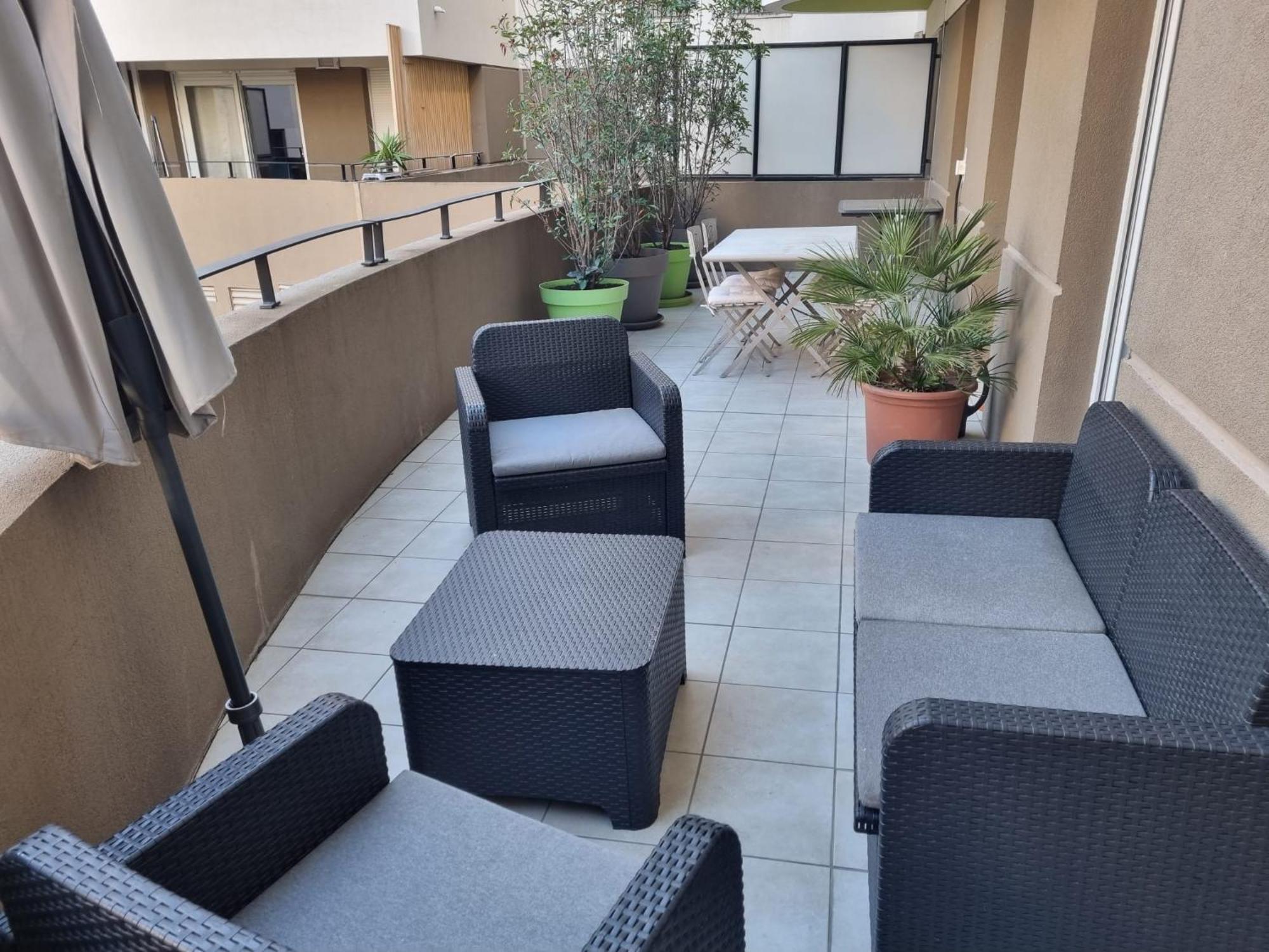 Grand Appartement Avec Garage Et Terrasse Кастельно-ле-Лез Экстерьер фото